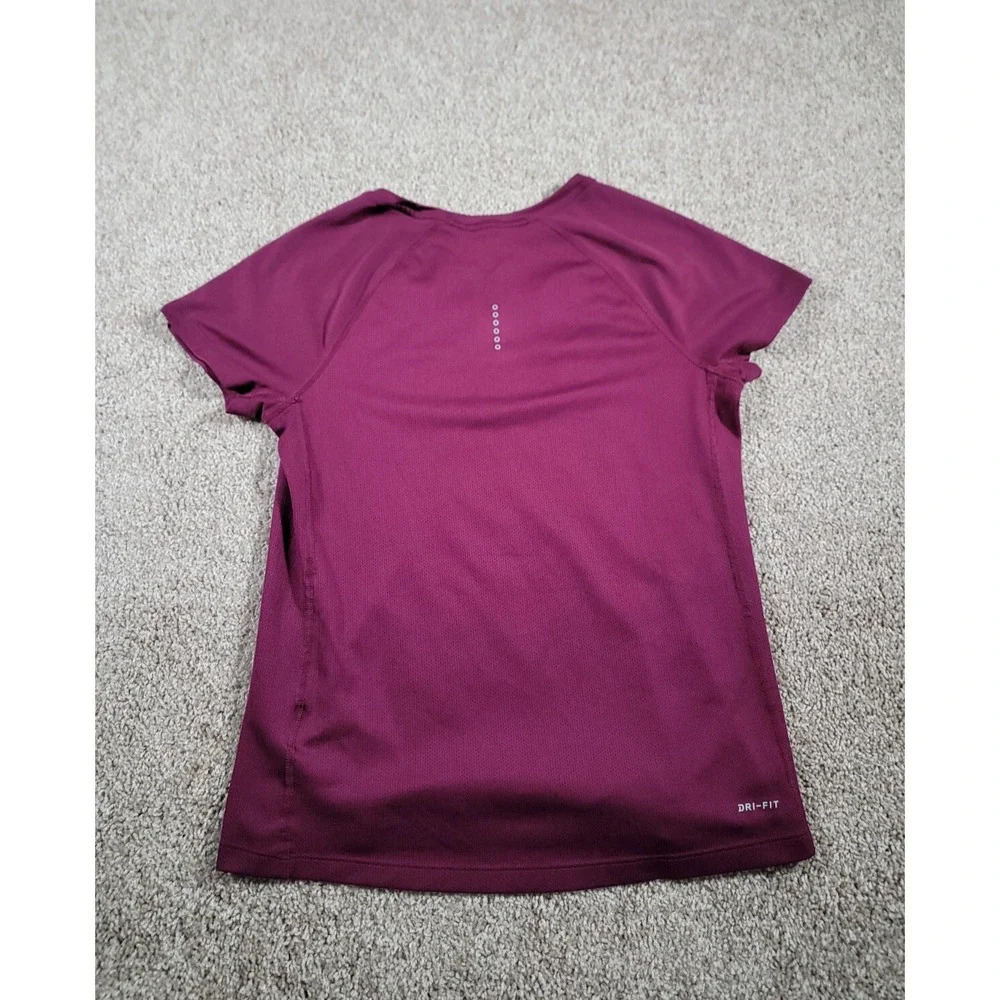 Nike Shirt Womens Medium Purple Running Reflective Swoosh Workout Lightweight